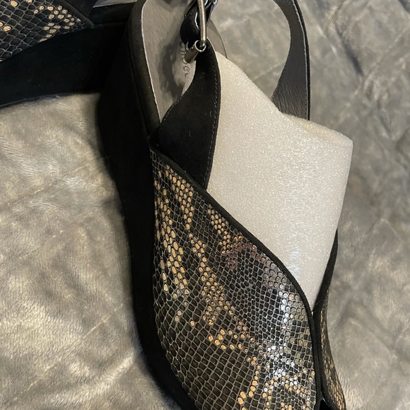 Black Velour Wedge Sandals 8.5 - Picture 10 of 11